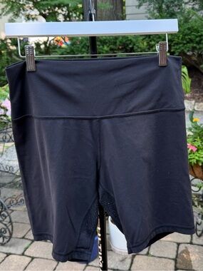 Lululemon Align No Line™ High-Rise Black Biker Short, Size 12
